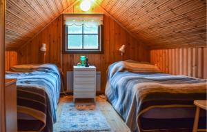 Katil atau katil-katil dalam bilik di 4 Bedroom Gorgeous Home In Borgholm
