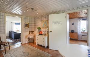 Kuchyň nebo kuchyňský kout v ubytování Cozy Home In Undens With House A Panoramic View