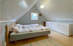 Posteľ alebo postele v izbe v ubytovaní Beautiful apartment in Öxabäck with WiFi and 1 Bedrooms