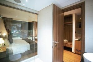 Ein Bett oder Betten in einem Zimmer der Unterkunft Apec 5 sao TP.Tuy Hòa - View biển và view hồ bơi