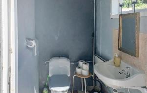 Amazing Home In Torsby With Wifi tesisinde bir banyo