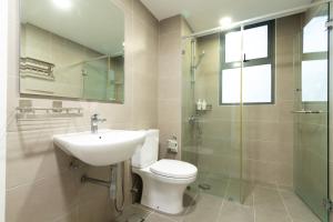 Koupelna v ubytování Teega Suites by RR JBcity