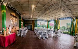 Galeriebild der Unterkunft Grand Madani Hotel in Mataram