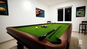 Biliár nebo kulečník v ubytování The Beach Front Apartment - Colombo, Uswetakeiyawa, Colombo