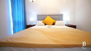 Postel nebo postele na pokoji v ubytování The Beach Front Apartment - Colombo, Uswetakeiyawa, Colombo