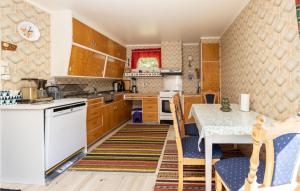 Η κουζίνα ή μικρή κουζίνα στο Awesome Home In Oldedalen