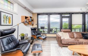 Χώρος καθιστικού στο Gorgeous Home In Vestnes With Wifi
