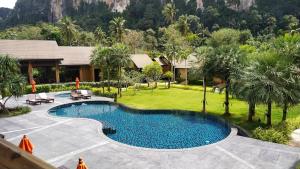 Bazén v ubytování Aonang Hill Krabi-SHA Extra Plus nebo v jeho okolí
