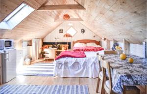 Postel nebo postele na pokoji v ubytování Pet Friendly Apartment In Johannishus