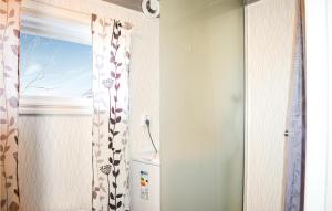Koupelna v ubytování Pet Friendly Apartment In Johannishus
