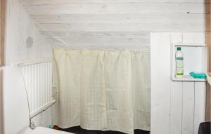 Koupelna v ubytování Pet Friendly Apartment In Johannishus