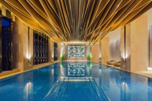 a swimming pool in a hotel with a ceiling at Crowne Plaza Tianjin Meijiangnan, an IHG Hotel in Tianjin