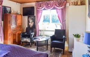 Posezení v ubytování 2 Bedroom Pet Friendly Home In Figeholm