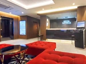 The lobby or reception area at HOTEL LiVEMAX Tachikawa Ekimae