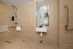 Kupatilo u objektu Starphire Hotel