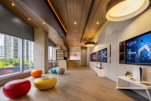 TV i/ili multimedijalni sistem u objektu Starphire Hotel