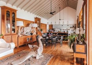 a kitchen and living room with at Villa SPACE in Unawatuna