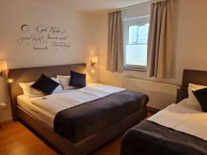 Postel nebo postele na pokoji v ubytování Hotel Herrenhof