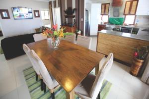 Kuchyň nebo kuchyňský kout v ubytování Vanuatu Beachfront Apartments