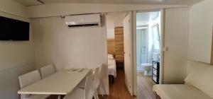 TV a/nebo společenská místnost v ubytování Mobile home Andreana