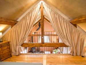 Postel nebo postele na pokoji v ubytování Tyn Llwyn Cornel Eco Barn