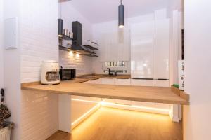 a kitchen with a counter with a toaster on it at Bilbao Henao Park de Bilbao Suites, en pleno centro con garaje directo in Bilbao