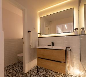 Koupelna v ubytování Bilbao Henao Park de Bilbao Suites, en pleno centro con garaje directo + 6 fotografií