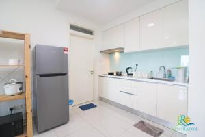 Kuchyň nebo kuchyňský kout v ubytování Teega Suites by RR JBcity