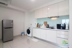 Kuchyň nebo kuchyňský kout v ubytování Teega Suites by RR JBcity