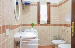 A bathroom at Amazing Apartment In Porto San Paolo