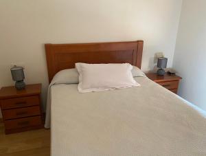A bed or beds in a room at Isla de Tambo