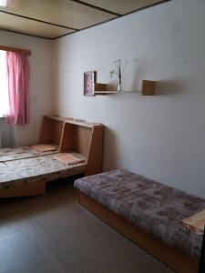 Кровать или кровати в номере Zotavovna Kvilda
