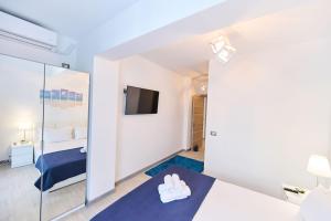 Krevet ili kreveti u jedinici u objektu Cermar Apartment- Spa n Pool beach resort- parking