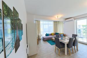Khu vực ghế ngồi tại Cermar Apartment- Spa n Pool beach resort- parking