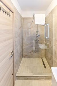 Phòng tắm tại Cermar Apartment- Spa n Pool beach resort- parking