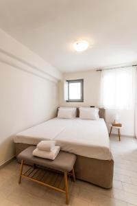 A bed or beds in a room at Stylish Maisonette in the heart of Mykonos