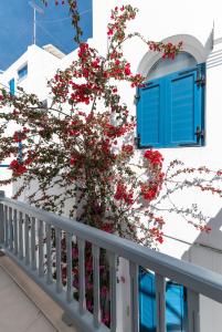 A balcony or terrace at Stylish Maisonette in the heart of Mykonos Még 11 kép