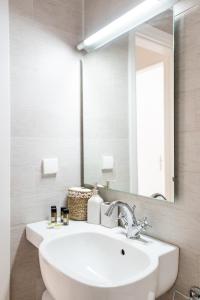 A bathroom at Stylish Maisonette in the heart of Mykonos