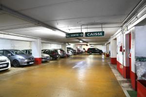 Afbeelding uit fotogalerij van Grand studio, chambre séparée, calme, centre ville prox Cathédrale - parking possible in Orléans
