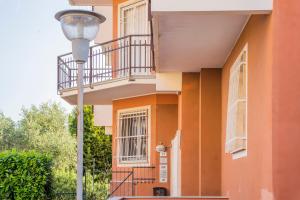 A balcony or terrace at 049 - Attico ELEGANTE, 10 minuti a piedi da MARE e SPIAGGIA - POSTO AUTO PRIVATO GRATIS