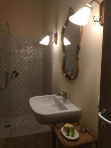 Koupelna v ubytování Corte San Giuliano + 36 fotografií