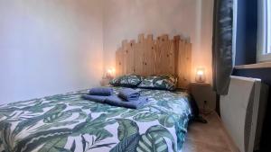 Postel nebo postele na pokoji v ubytování Appartement 30m2 - 400 métres Cité Médiavale