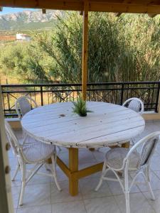 Balkón alebo terasa v ubytovaní Studio Fofo Villa Marifay + 12 fotografií