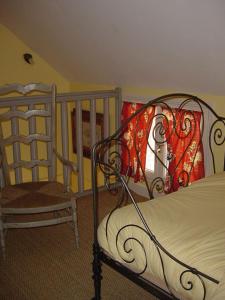 Postel nebo postele na pokoji v ubytování Chambres et table d'hôtes Saint Nicolas, maisonnettes individuelles dans propriété privée