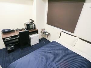Postel nebo postele na pokoji v ubytování HOTEL LiVEMAX Akihabara Kita