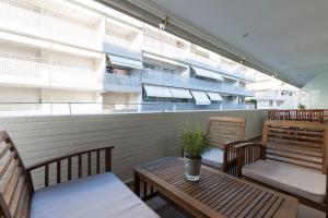 Balkón alebo terasa v ubytovaní Lets Holidays EXCELLENT APARTMENT NEXT BEACH 7