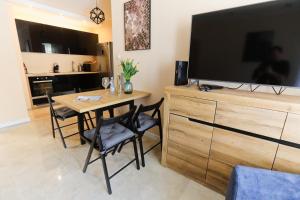 Kuchnia lub aneks kuchenny w obiekcie M&K Apartamenty Rodzinny, Gdańsk - Wyspa Sobieszewska