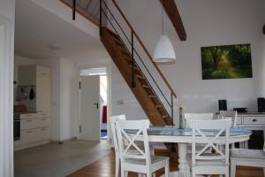 a kitchen and dining room with a table and chairs at Ferienwohnung Am Weltnaturerbe Grumsin in Ziethen