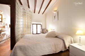 a bedroom with a white bed and a window at La Seguiriya in Alhama de Granada