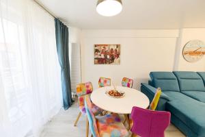 O zonă de relaxare la Filip's Apartment in Nord10 - pool & parking